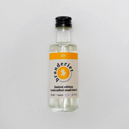 Dejlig frisk hyldeblomst/citruss gin fra Branderiet.dk. Denne gin kan også fåes som Private Label Gin.